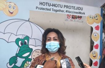 Frontline Inklui Jornalista no Ekipa Ne’ebe Hamoos Lixu Prioridade Simu Vasina AstraZeneca