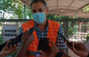 Viajem Problematika ho Malindo, Pedro Carrascalão: Malindo Kumpri ona nia Servisu