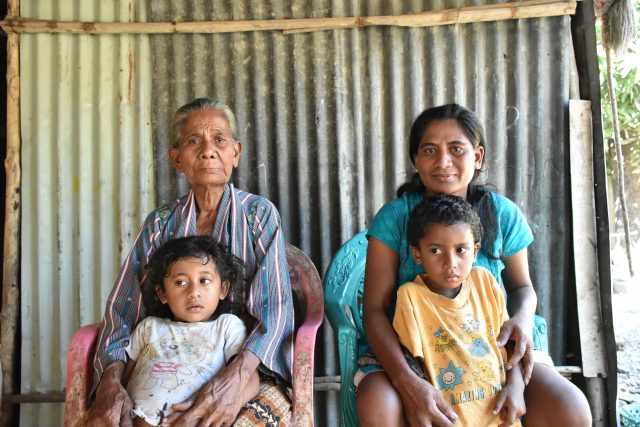 A widow and abandoned woman with four kids. An example of family who doesn't have accee to ficha familia and government's socio-economic support. UN Women_Helio Miguel