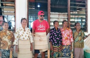 Grupu Soru Na’in Ba Rapin Iri Husi Atauro Makili, kontinua soru tali dikin ba Salenda Maibe Susar Asesu Merkadu