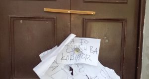 Infrenta Kobaránsa Illegál no Flasifikasaun Dokumentu , Estudante Prega Odamatan Dekanu FEH-UNTL
